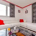 Doric Apartament *